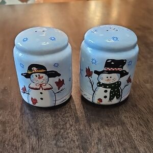 ☃️ Hand-Painted Snowman Salt & Pepper Shaker Set